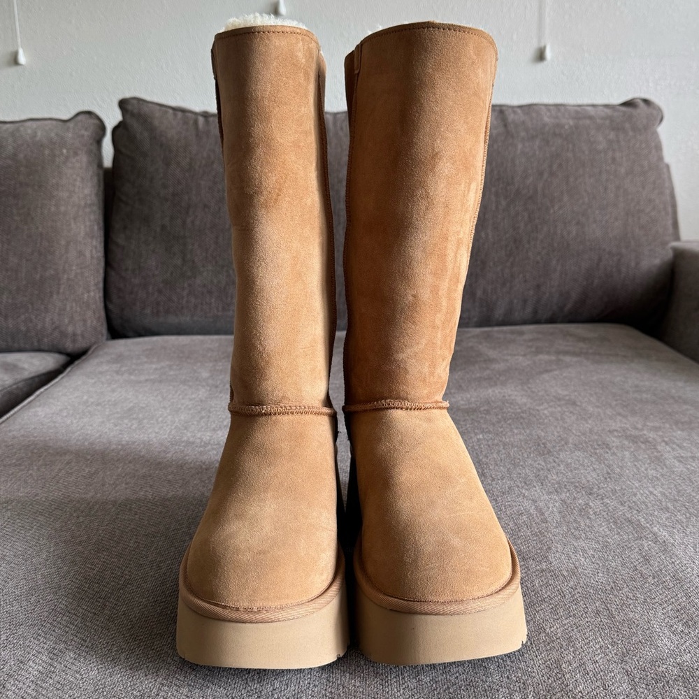 UGG Classic New Heights Cuffable Boots - Picture 6 of 9